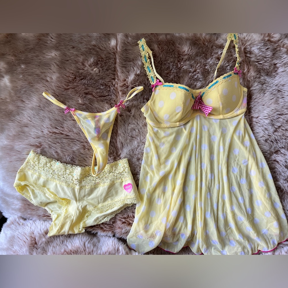 2000’s Era Victoria’s Secret Lingerie Set - 34B and S/M. New!